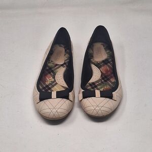 Born women's quilted ballet flats with a bow detail and a plaid insole SZ 7